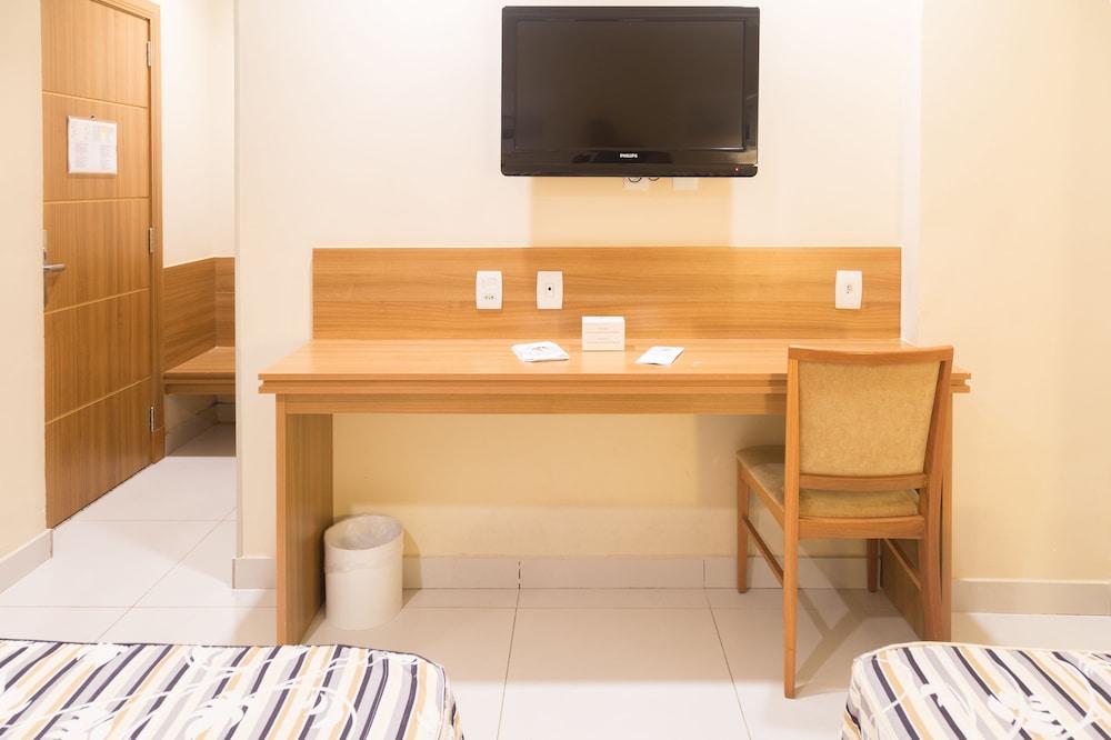 Hotel Atlantico Business Centro Rio de Janeiro Exterior foto A desk in a hotel room